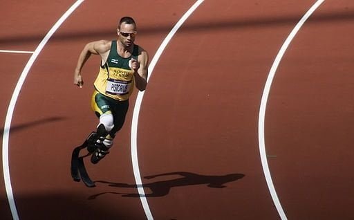 Fan di Pistorius si fa amputare le gambe - Lercio
