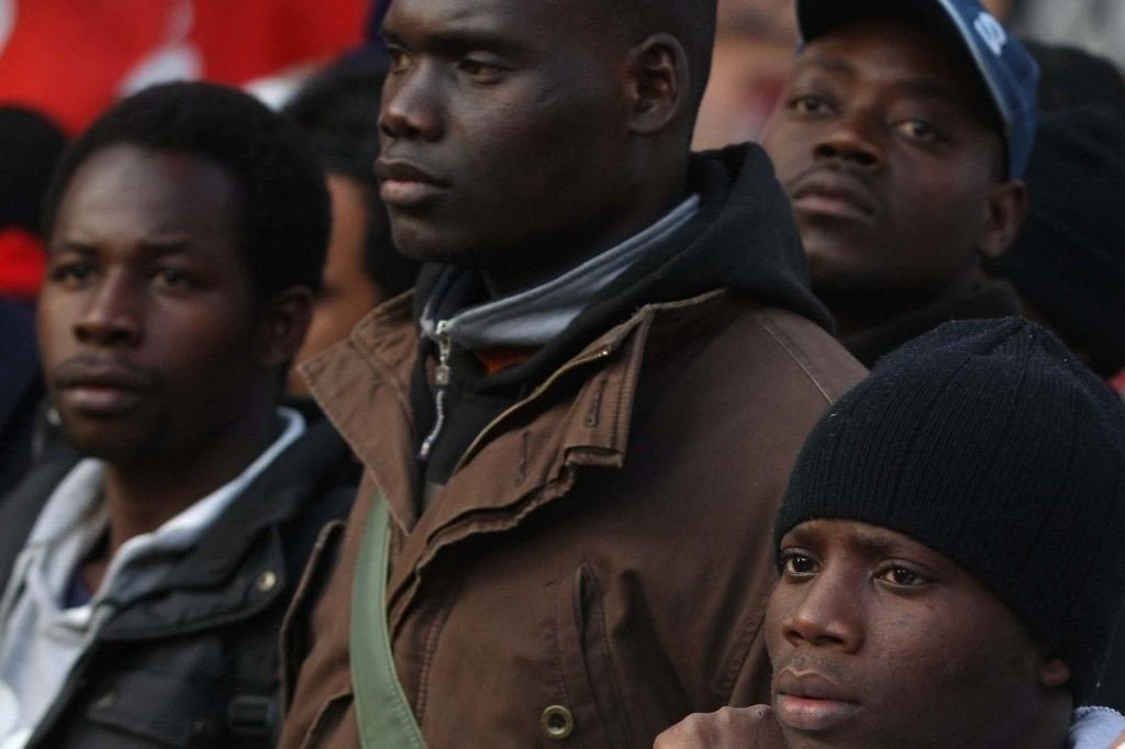 Francia respinge migranti perché pensa siano fatti di Nutella - Lercio