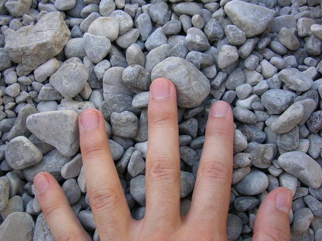 La Madonna appare a tre uomini a Mosul e viene lapidata - Lercio