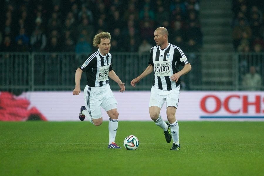 Pavel Nedved scappa con l'incasso della Partita del Cuore - Lercio