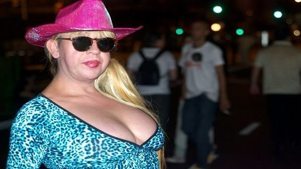 Ragazzo cambia sesso per avere più like su Facebook - Lercio