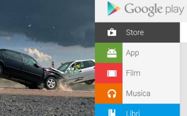 Basta incidenti. Arriva l'auto che si guida con lo smartphone - Lercio
