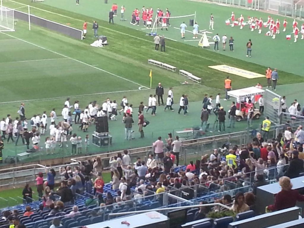 Derby del Cuore. Scontri tra Polizia e Carabinieri: "Ci stavamo annoiando" - Lercio