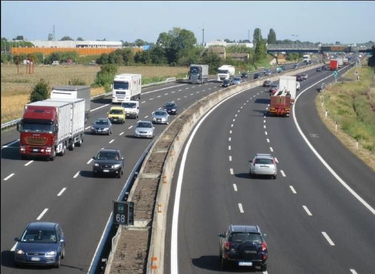 Trova il viaggio di ritorno più lungo di quello d'andata e viene sottoposto a TSO - Lercio