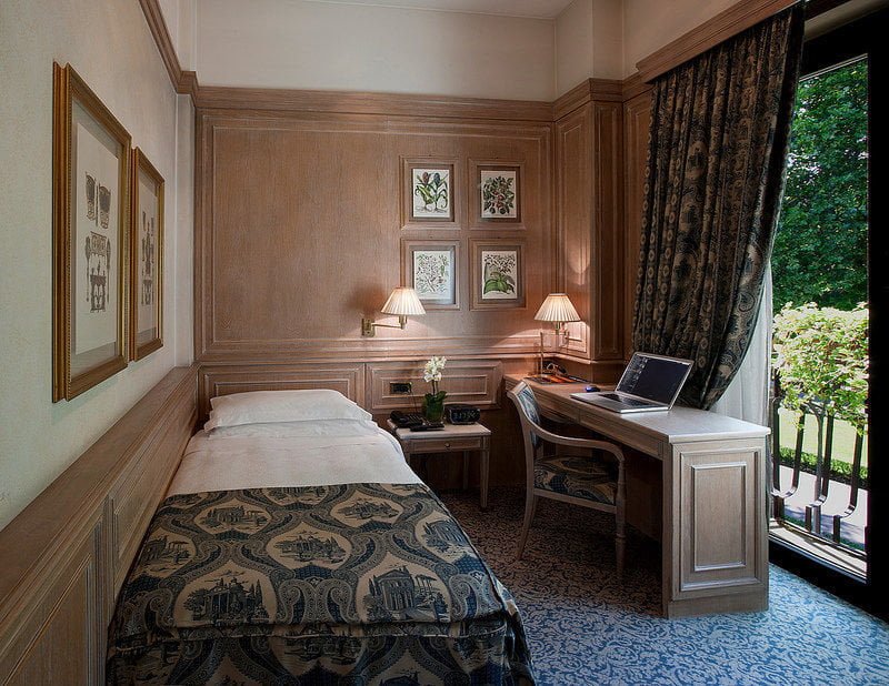 Inaugurato il primo hotel per misantropi: ha solo camere singole - Lercio