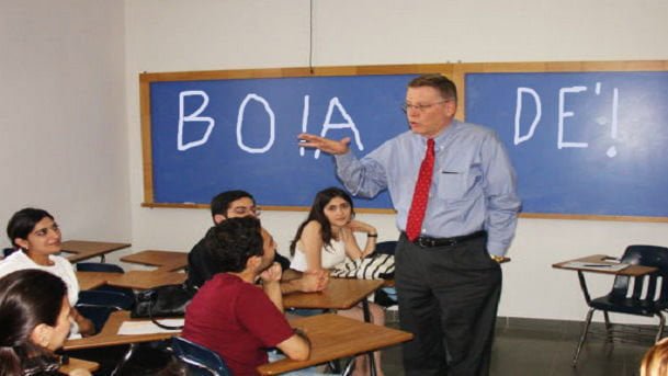 Professore livornese riceve l'incarico a Pisa ma preferisce il trasferimento a 700 km - Lercio