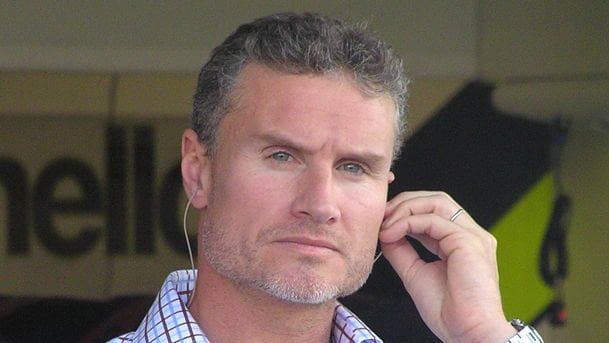 Fan della McLaren ingoia un 25 pollici per assomigliare a David Coulthard - Lercio