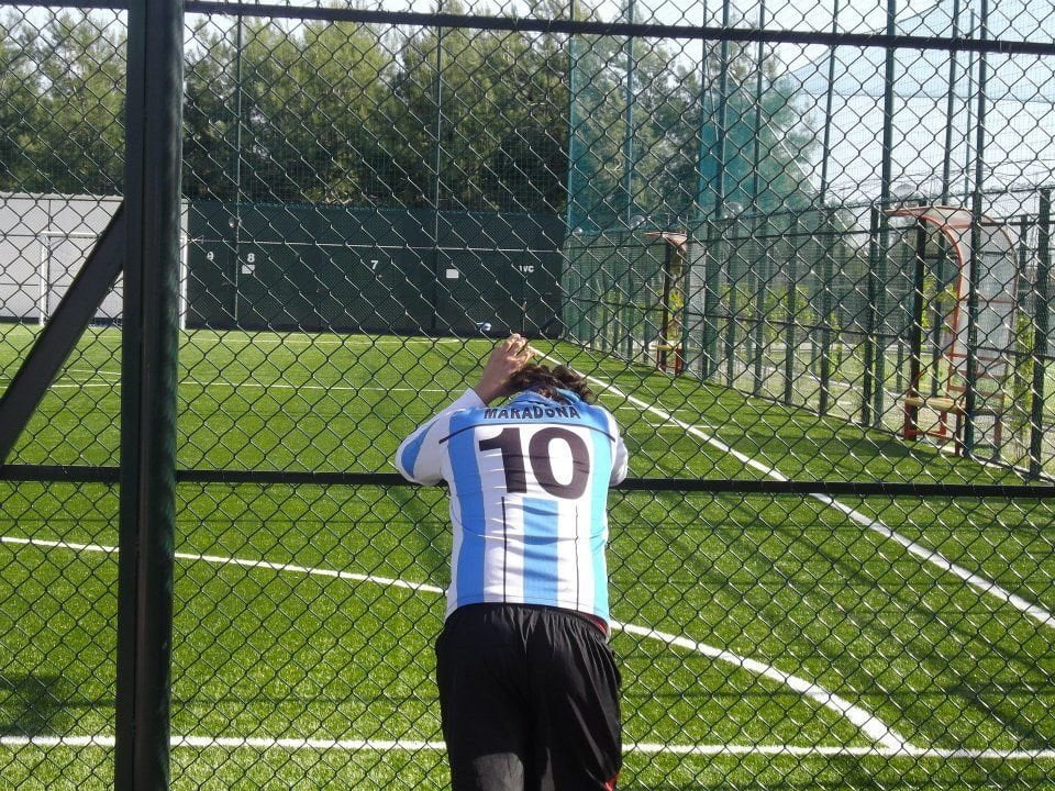 Mestieri usuranti. Al primo posto l'organizzatore del calcetto - Lercio