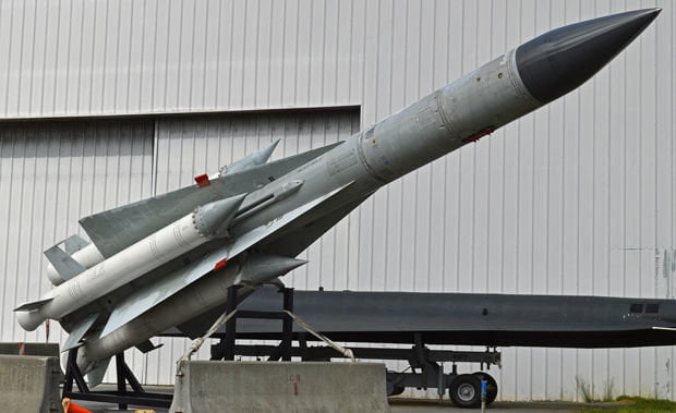 Scandalo alla Nato: le bombe sull'Afghanistan avrebbero falsificato i propri test d'intelligenza - Lercio