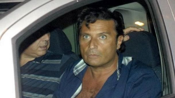 Schettino abbandona Golf diesel accesa con i passeggeri ancora dentro - Lercio