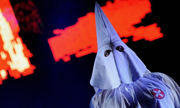 "Abbiamo messo un limite all'ignoranza". Ku Klux Klan espelle membro con simpatie leghiste - Lercio