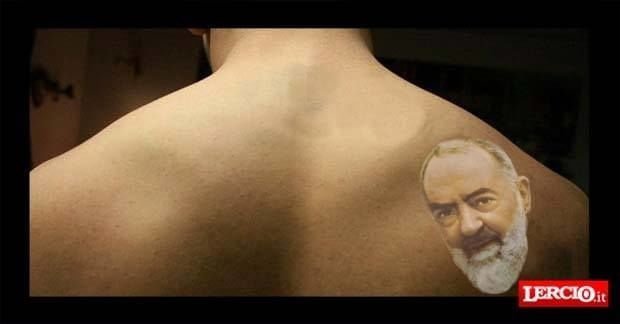 Criminologo dimostra la relazione fra tatuaggi di Padre Pio e propensione a delinquere - Lercio