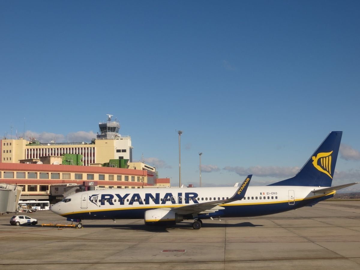 Ryanair. Gli ordigni non saranno più considerati bagaglio a mano - Lercio