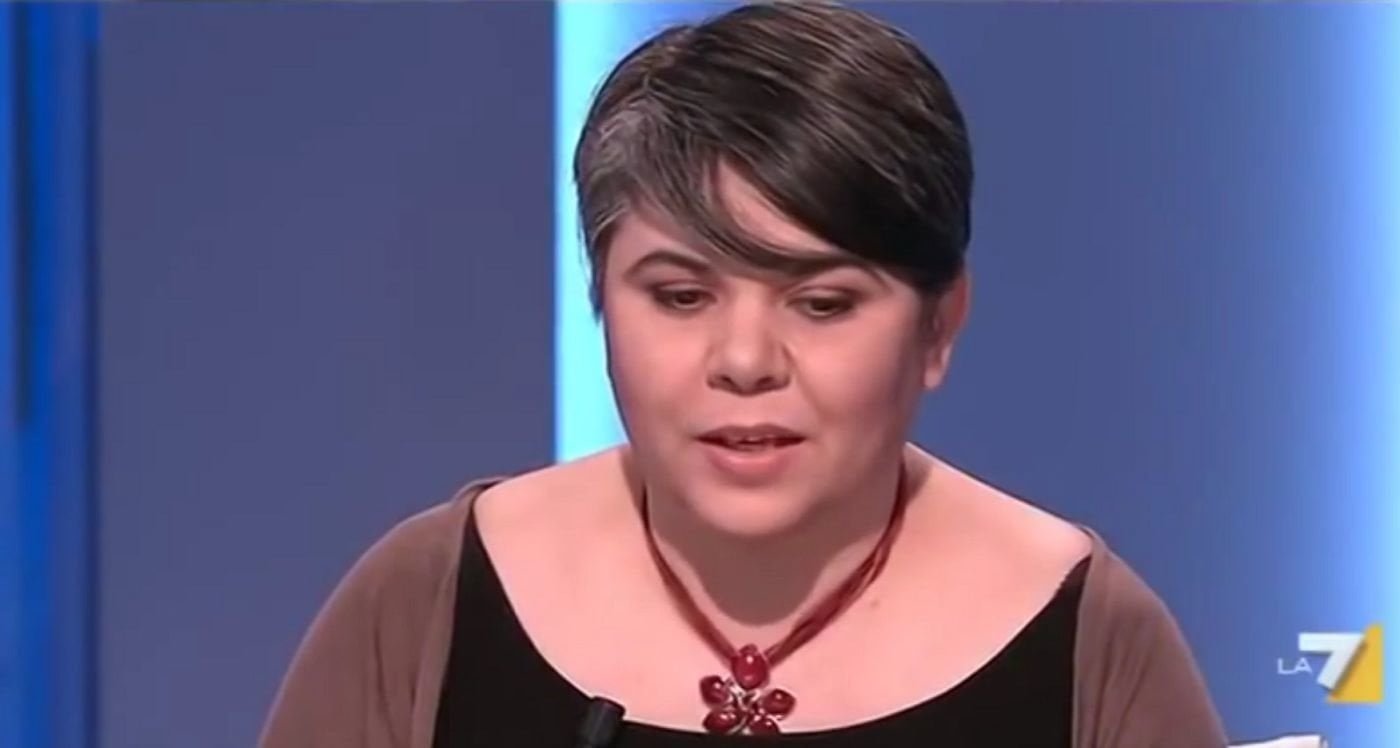 Affidata ai servizi sociali la bambina che ha chiesto a Babbo Natale un libro di Michela Murgia - Lercio