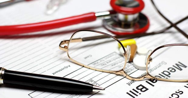 Medico curante si ammala di Parkinson e scrive ricette leggibili - Lercio