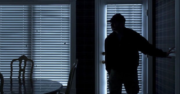 Pensionato si fa svaligiare la casa per paura di essere candidato da Forza Italia - Lercio