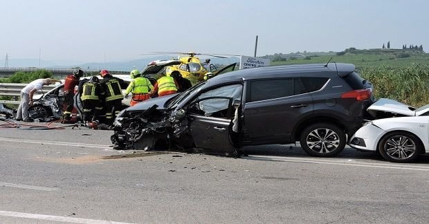 Si sintonizza su Isoradio e scopre di essere stato coinvolto in un incidente stradale - Lercio