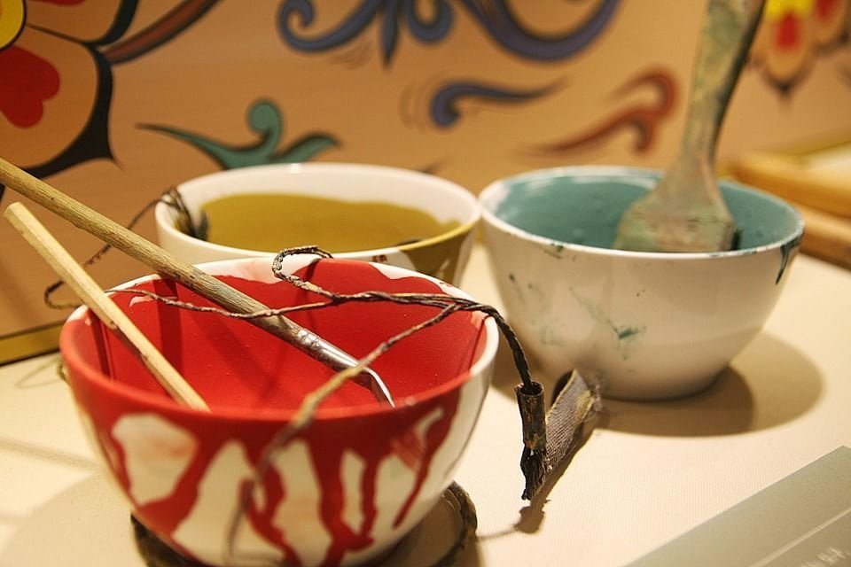 Sindaco fa chiudere negozio di vernici per non urtare sensibilità dei daltonici - Lercio