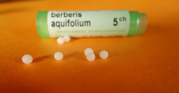 Tenta  suicidio inghiottendo una confezione di pillole omeopatiche: muore vent'anni dopo di diabete - Lercio