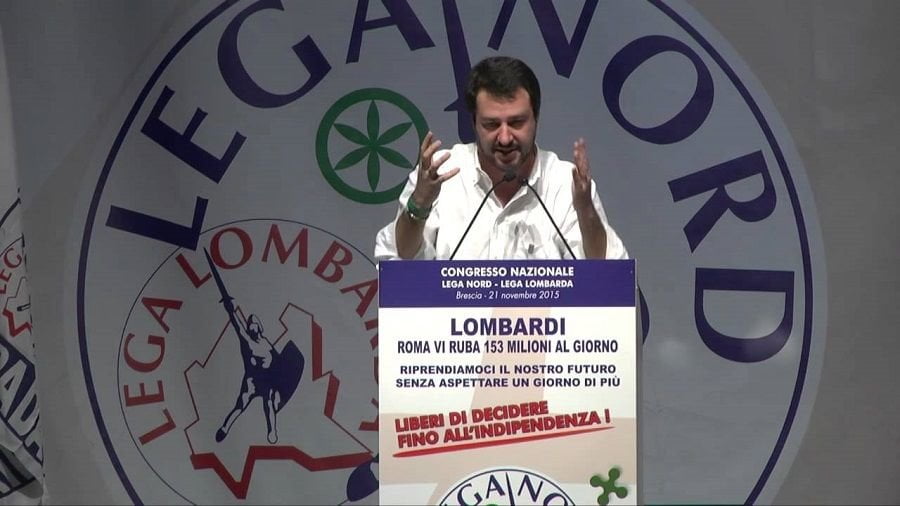 Matteo Salvini in visita a Trieste, per rispetto coperte tutte le biblioteche - Lercio