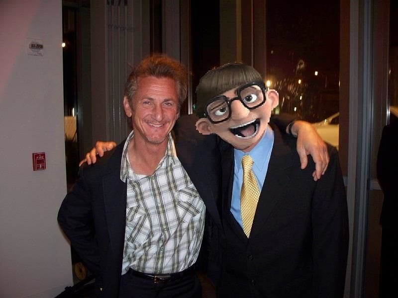 Sean Penn ci ricasca, dopo "El Chapo" intervista anche Vector di Cattivissimo Me - Lercio