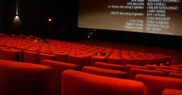 Cinema. I trailer dei film dovranno contenere anche la data di uscita in streaming - Lercio