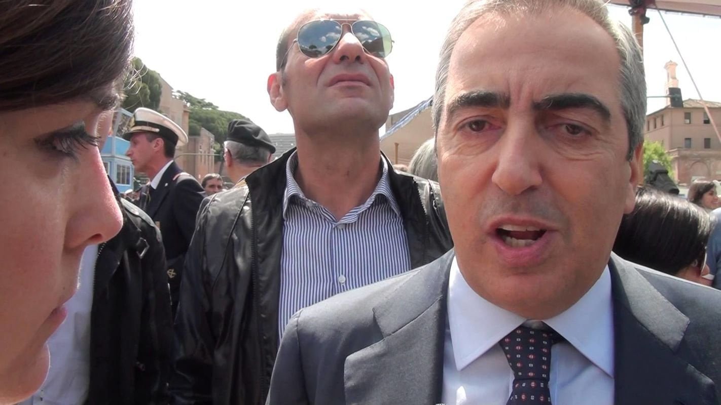 Gasparri: "Per fortuna son sempre i migliori quelli che se ne vanno" - Lercio