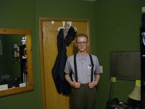 Nerd intreccia relazione a distanza con la vicina - Lercio