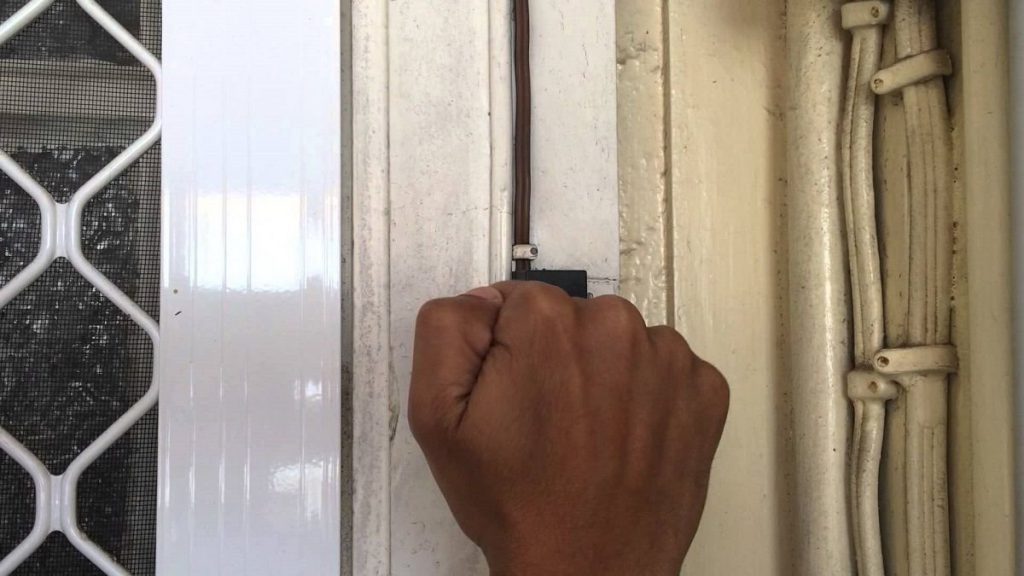 Evoluzione. Venditori Folletto nasceranno senza naso per non avere problemi con le porte in faccia - Lercio