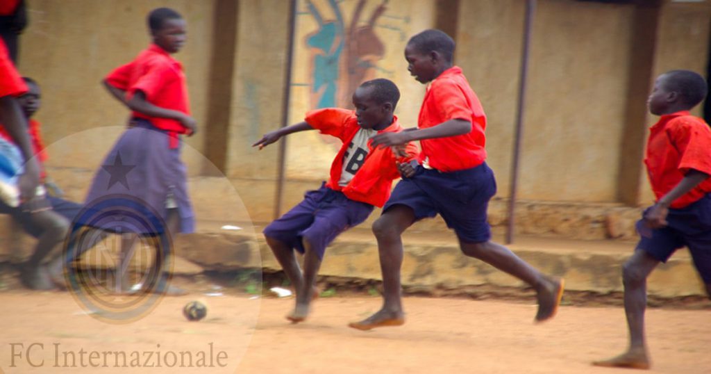 Talent scout dell'Inter visita campo profughi in cerca di nuovi fenomeni - Lercio