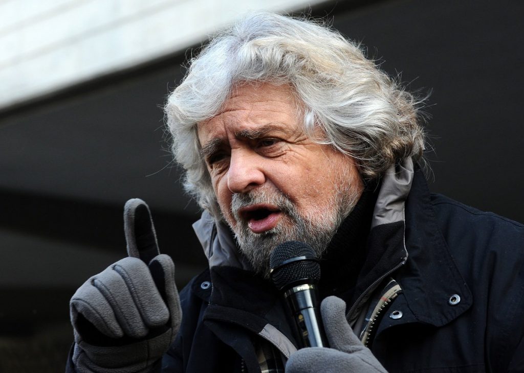 Il M5S inarrestabile: "Dimezzeremo anche gli stipendi dei nostri elettori" - Lercio