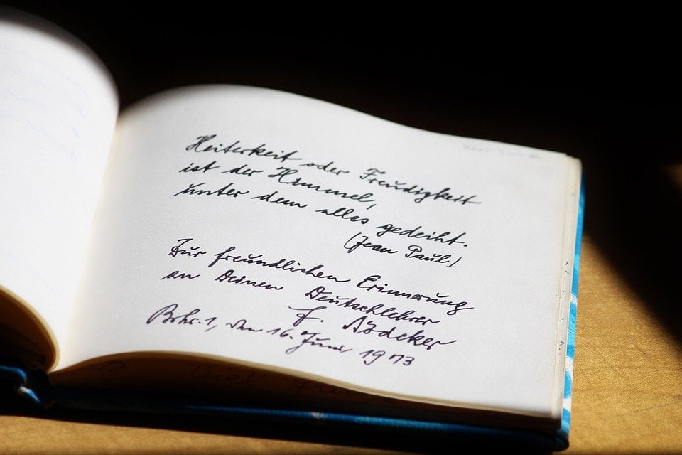 Liberalizzazioni. Concesse troppe licenze: poeti italiani in rivolta - Lercio