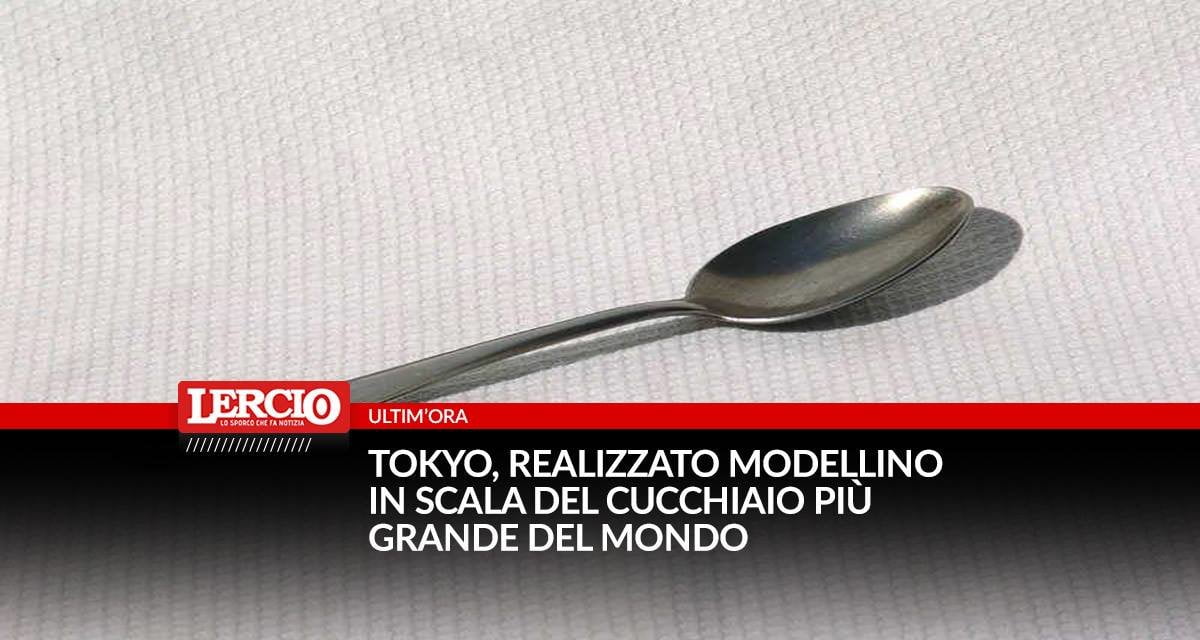 Tokyo, realizzato modellino in scala del cucchiaio più grande del mondo - Lercio