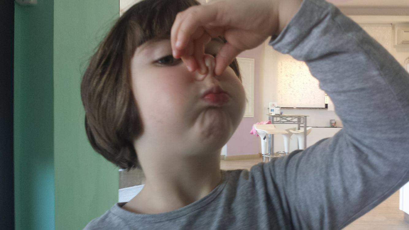 "Stasera a letto senza respirare". Vivo per miracolo il bimbo punito da genitori respiriani - Lercio