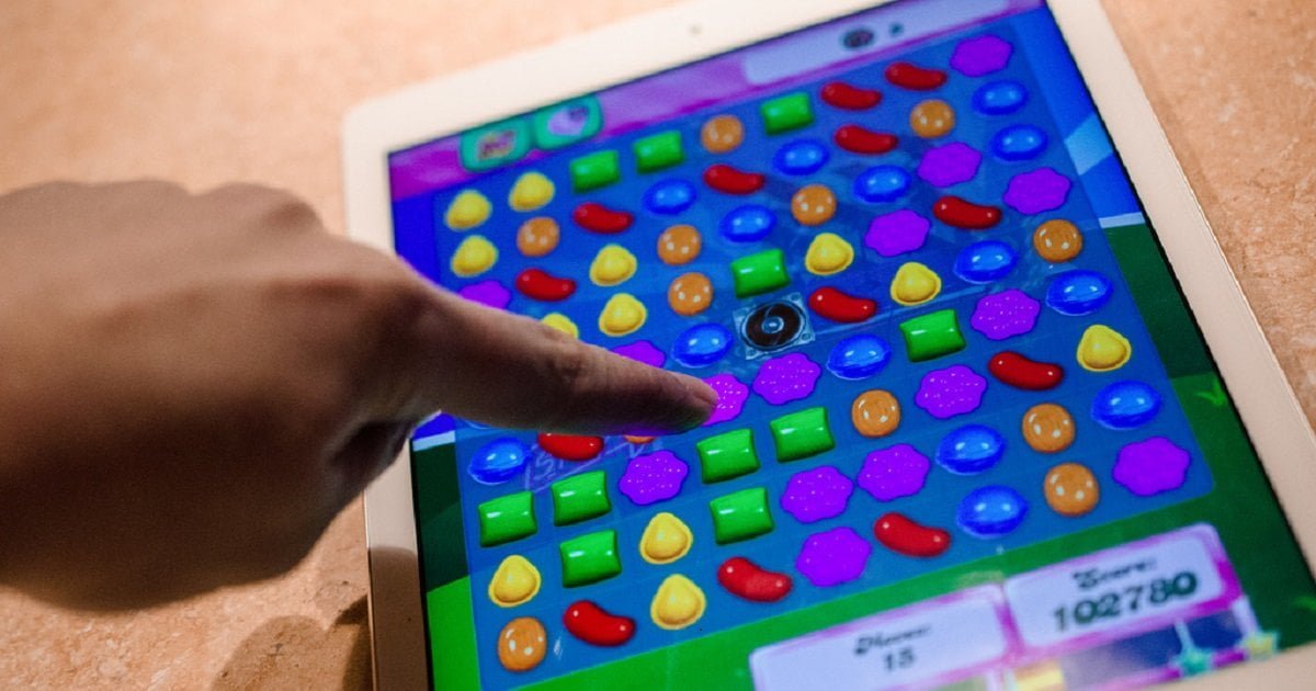 Azienda di videogiochi dona ai terremotati 500.000 vite a Candy Crush - Lercio