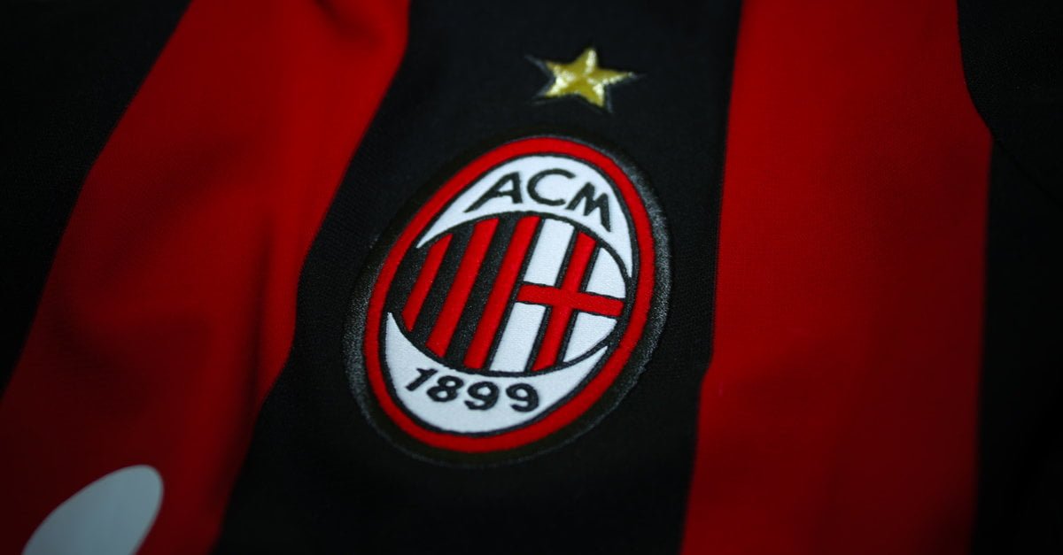 Maxi sequestro di magliette del Milan cucite da bambini italiani e destinate al mercato cinese - Lercio