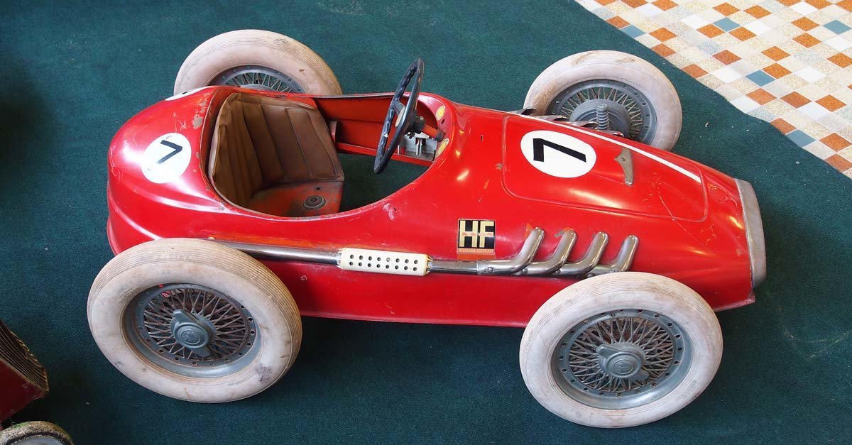 Riscaldamento globale. La 24 ore di Le Mans verrà corsa con auto a pedali - Lercio