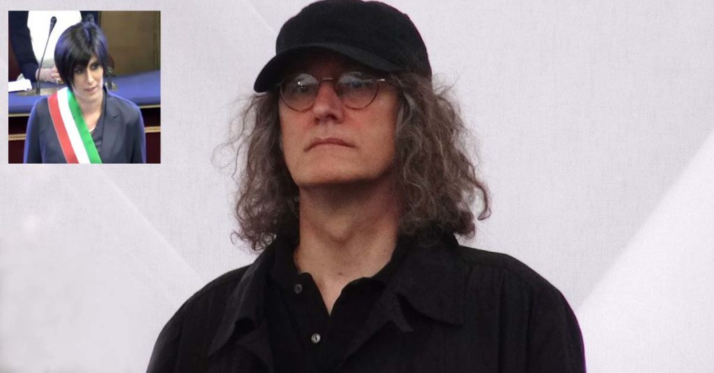 Torino, la Appendino rassicura: "Al posto di Manet ci sarà la mostra dei berretti di Casaleggio" - Lercio