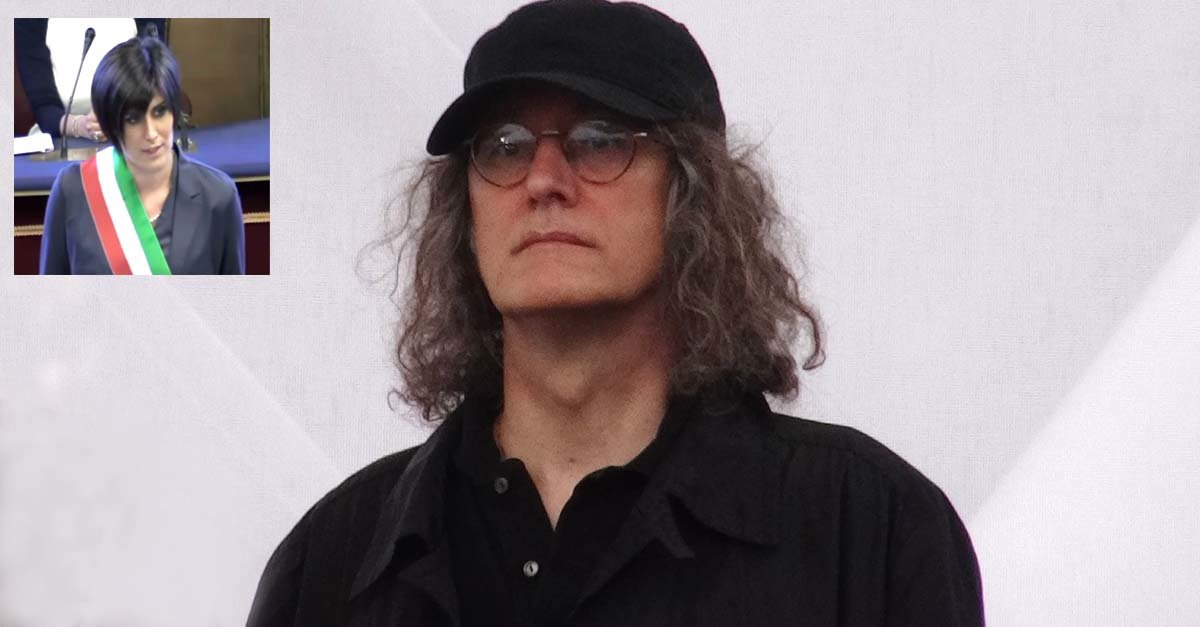 Torino, la Appendino rassicura: "Al posto di Manet ci sarà la mostra dei berretti di Casaleggio" - Lercio