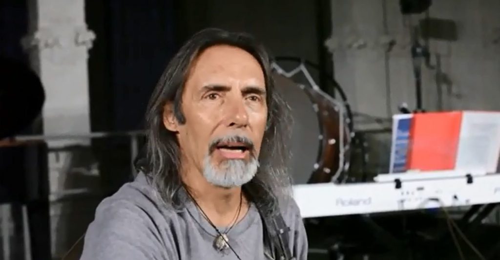 Trovato l'unico uomo al mondo che ha scopato grazie a "Teorema" di Marco Ferradini - Lercio