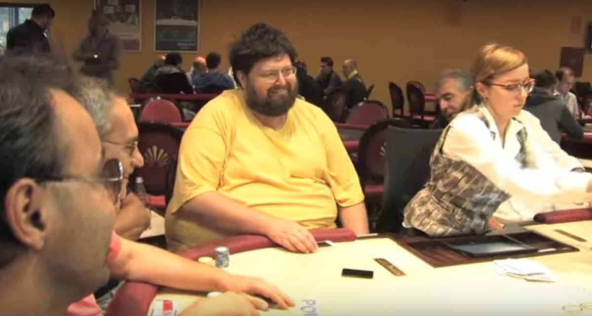 Adinolfi simula rapimento per pagare il conto del ristorante - Lercio