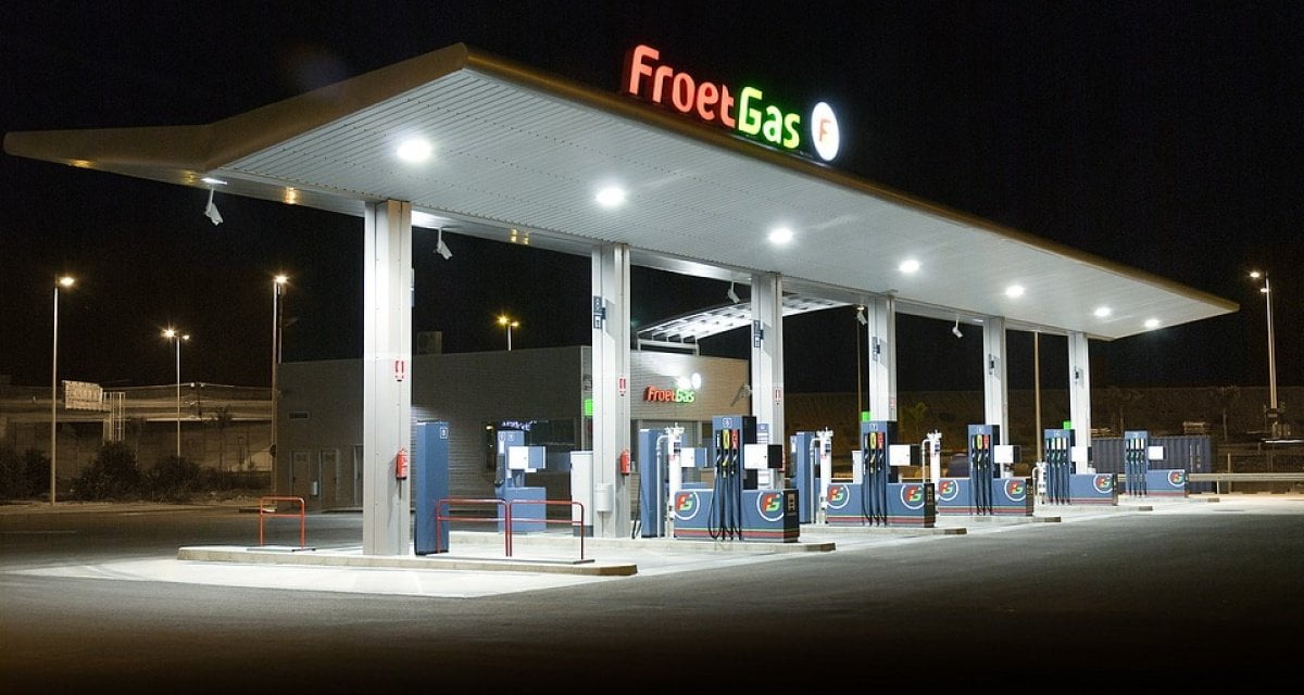 Distributore di benzina accusato di favoreggiamento della prostituzione - Lercio