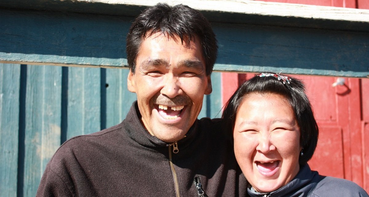 Esquimese va per la prima volta in un paese caldo e scopre di essere normodotato - Lercio