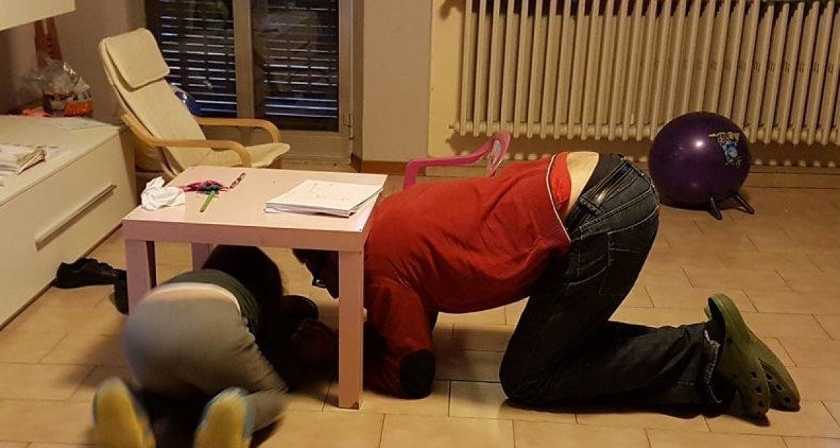 Giappone: "Costretti a fare case antisismiche perché non ci stiamo sotto quei cazzo di tavoli bassi" - Lercio