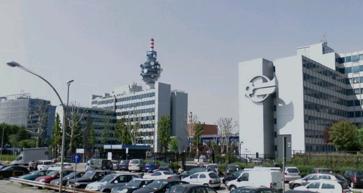 Mediaset annuncia che produrrà la prima fiction con attori professionisti - Lercio