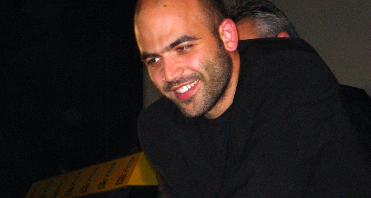 Quarantenne chiede di farsi assegnare una scorta perché somiglia troppo a Saviano - Lercio