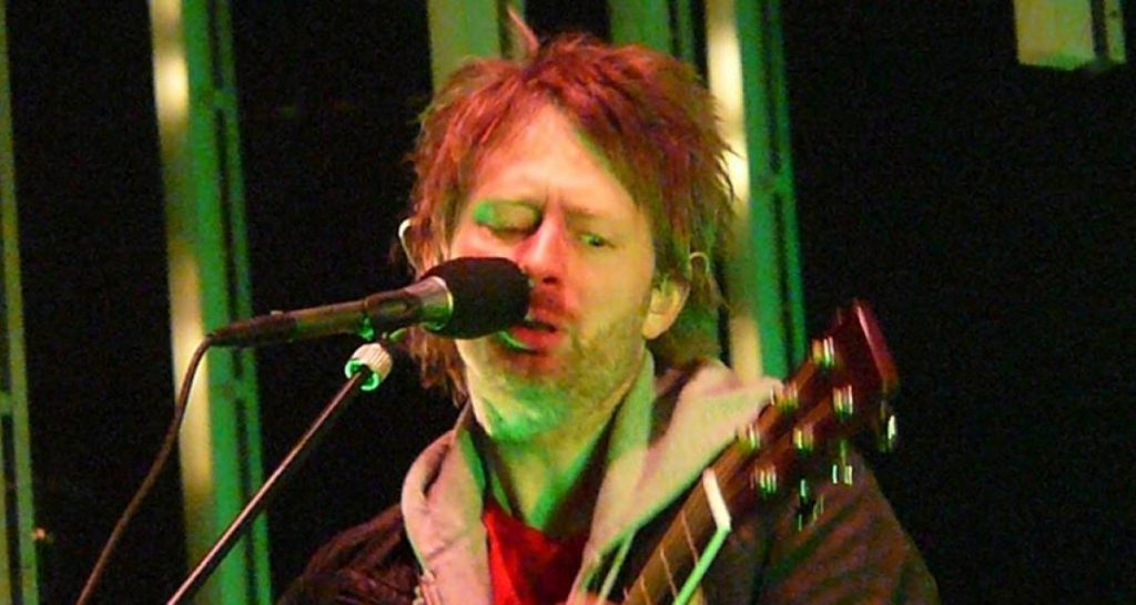 Raduno di depressi degenera in concerto dei Radiohead - Lercio