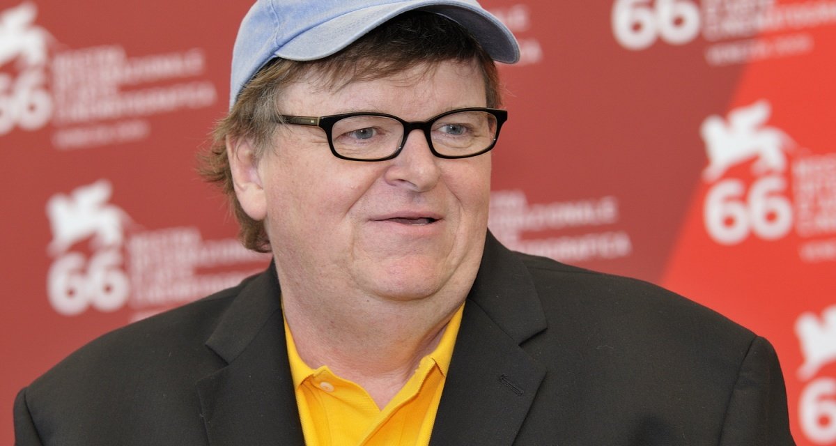 Trump, nuova previsione di Michael Moore: "Sarà Presidente al massimo per 8 anni" - Lercio