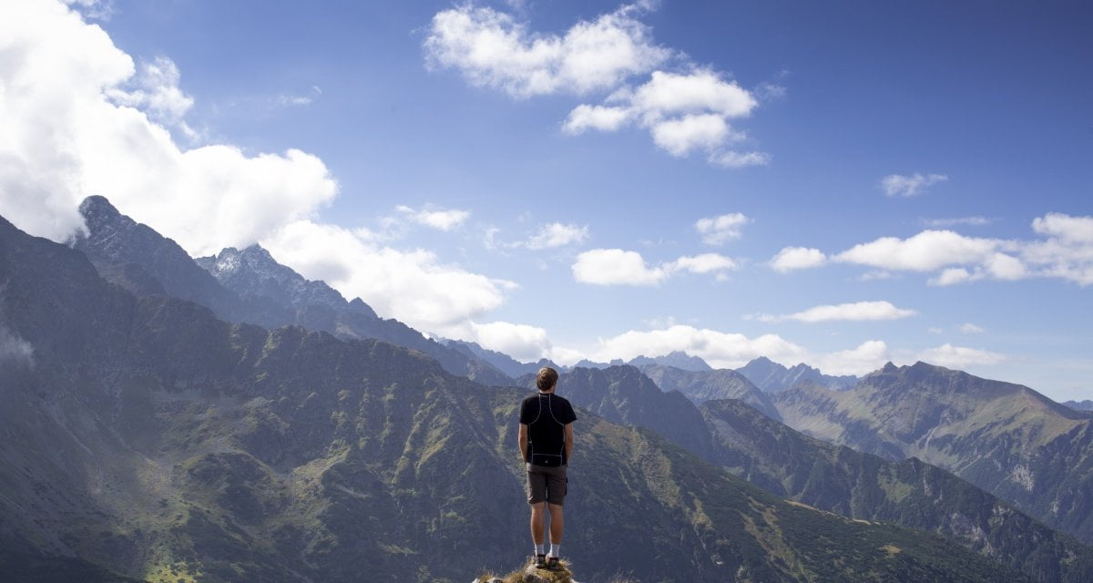 Dio accoglie un ateo in paradiso per fargli un dispetto - Lercio