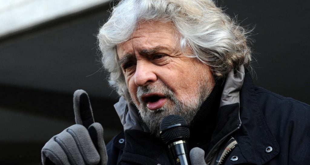 Inventa macchina del tempo e scopre che esisterà il reato di apologia del grillismo - Lercio